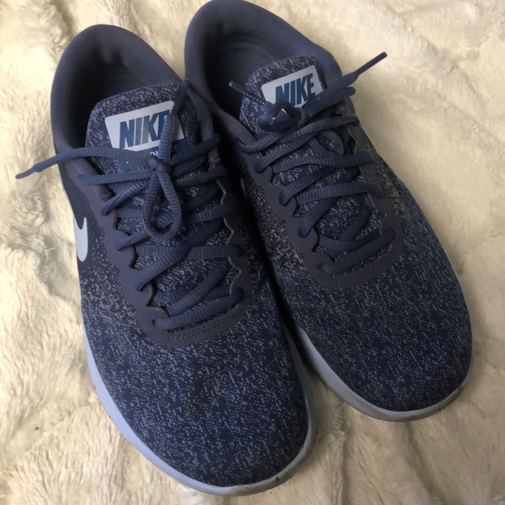 Nike tennis shoes